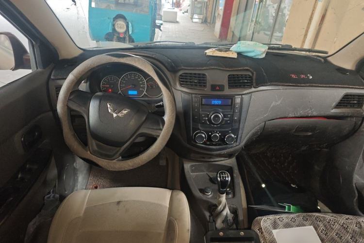 Used Wuling Hongguang 2016 1.5L Restyled S Comfort Version Center Console