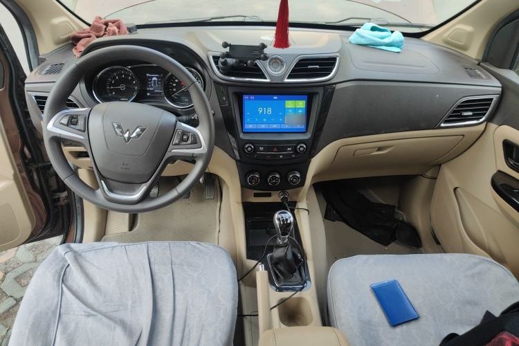 Used Wuling Hongguang 2016 1.5L S1 Deluxe Model China V-standard Center Console