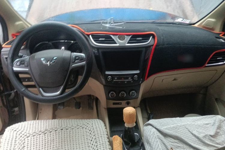 Used Wuling Hongguang 2016 1.5L S1 Deluxe Model China V-standard Center Console
