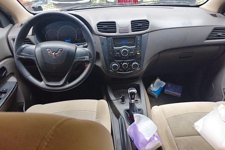 Used Wuling Hongguang 2016 1.5L Restyled S Comfort Version Center Console