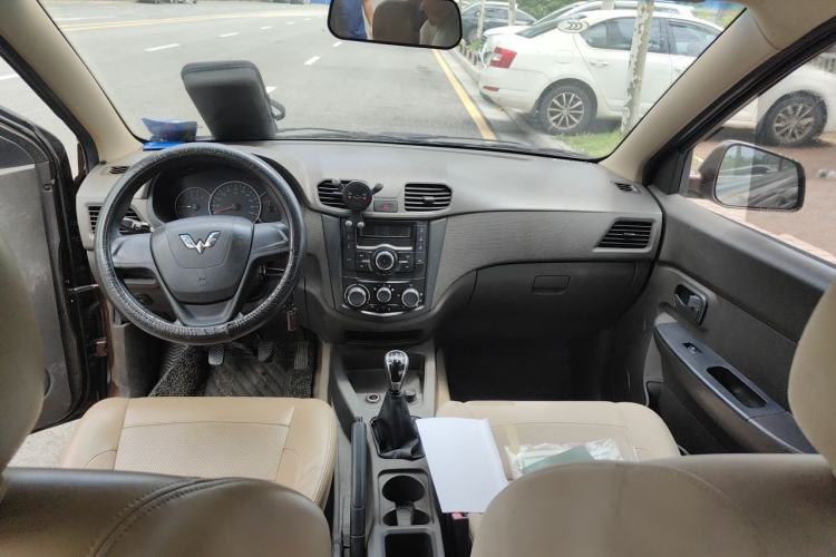 Used Wuling Hongguang 2016 1.5L S Comfort Version Center Console