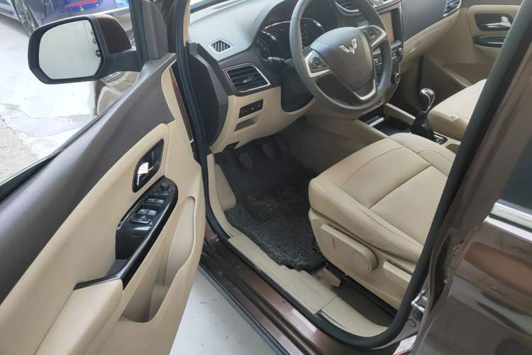 Used Wuling Hongguang 2016 1.5L S1 Deluxe Model China V-standard Driver Seat