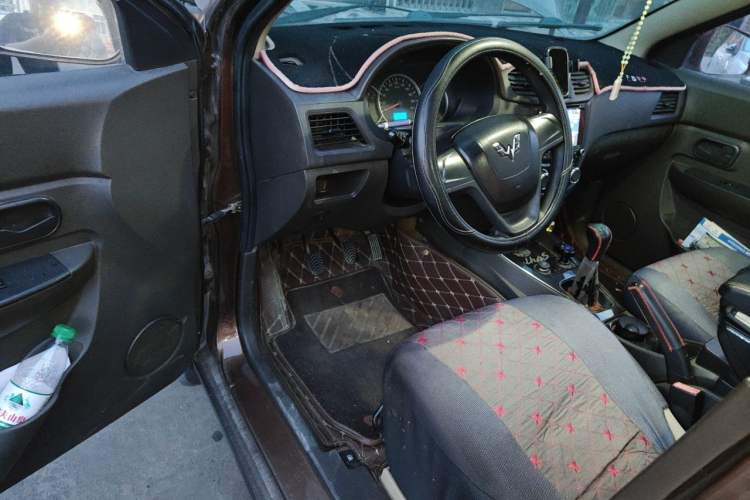 Used Wuling Hongguang 2016 1.5L Restyled S Comfort Version Driver Seat