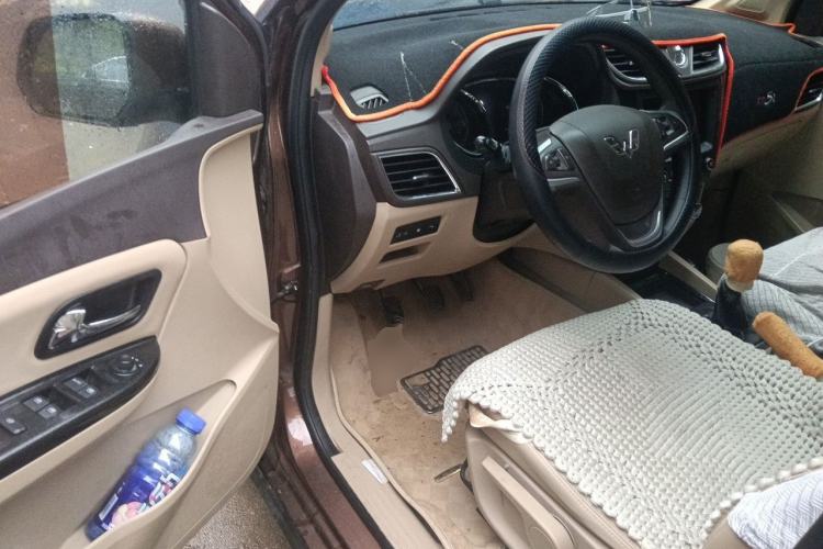 Used Wuling Hongguang 2016 1.5L S1 Deluxe Model China V-standard Driver Seat