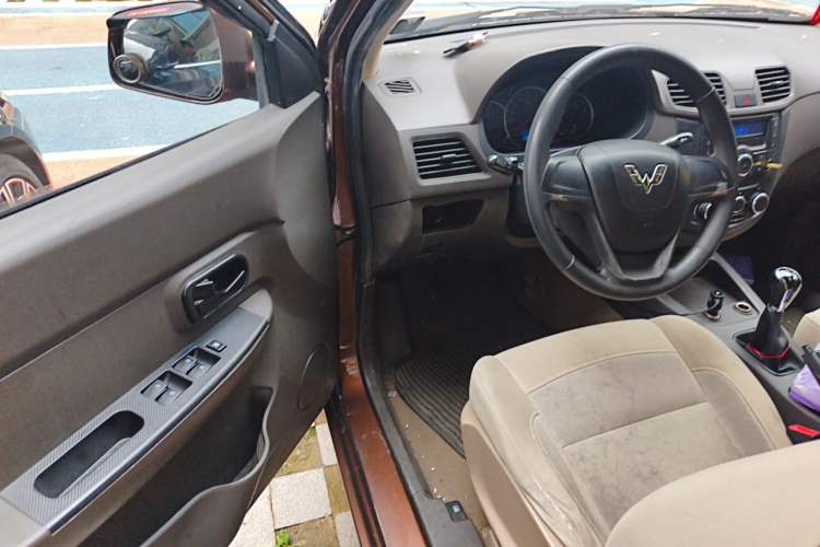 Used Wuling Hongguang 2016 1.5L Restyled S Comfort Version Driver Seat