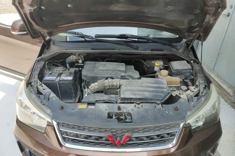 Used Wuling Hongguang 2016 1.5L S1 Deluxe Model China V-standard Engine Bay