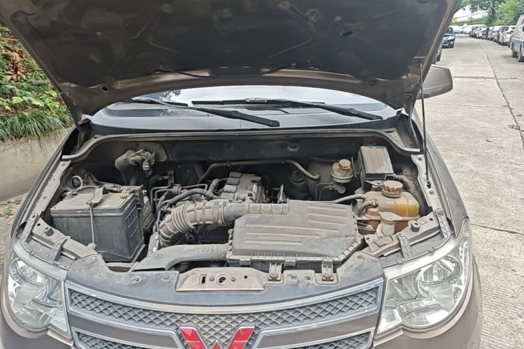 Used Wuling Hongguang 2016 1.5L Restyled S Comfort Version Engine Bay