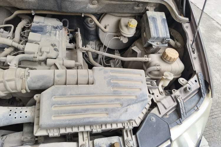 Used Wuling Hongguang 2016 1.5L S Comfort Version Engine Bay Left