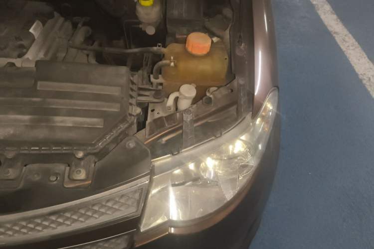 Used Wuling Hongguang 2016 1.5L S Comfort Version Engine Bay Left