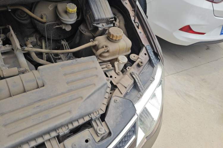 Used Wuling Hongguang 2016 1.5L Restyled S Comfort Version Engine Bay Left
