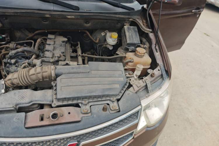 Used Wuling Hongguang 2016 1.5L S1 Deluxe Model China V-standard Engine Bay Left