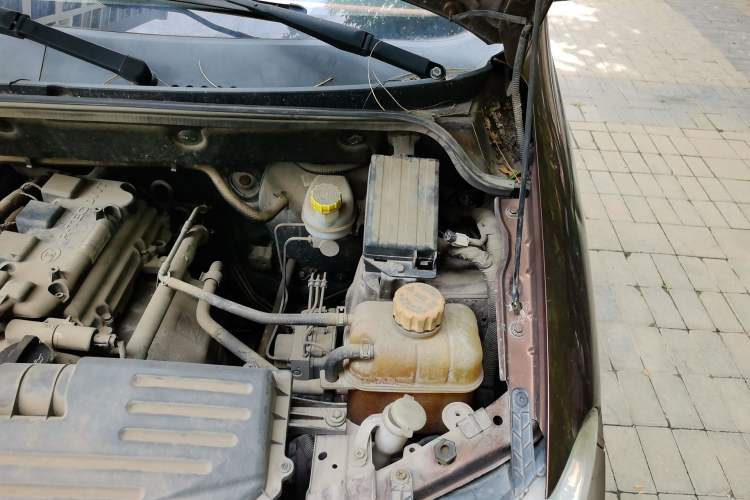 Used Wuling Hongguang 2016 1.5L Restyled S Comfort Version Engine Bay Left