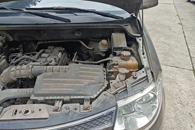 Used Wuling Hongguang 2016 1.5L Restyled S Comfort Version Engine Bay Left