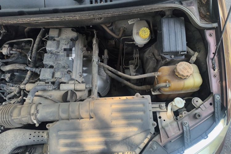 Used Wuling Hongguang 2016 1.5L S Comfort Version Engine Bay Left