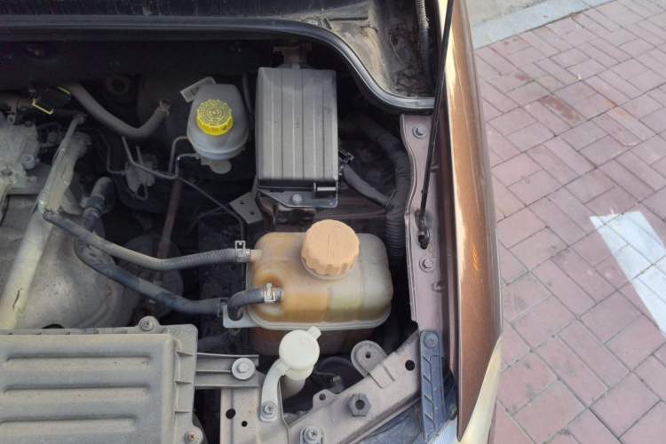 Used Wuling Hongguang 2016 1.5L Restyled S Comfort Version Engine Bay Left
