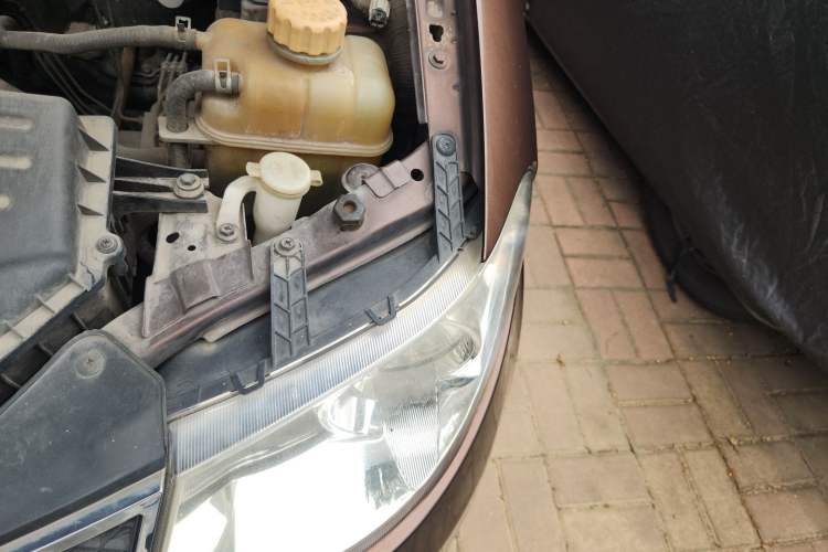 Used Wuling Hongguang 2016 1.5L Restyled S Comfort Version Engine Bay Left