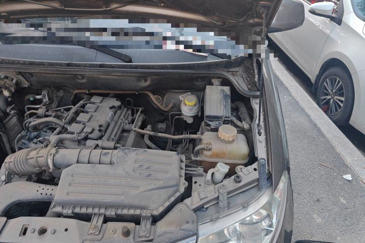 Used Wuling Hongguang 2016 1.5L S Comfort Version Engine Bay Left