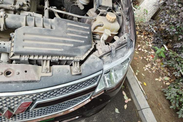 Used Wuling Hongguang 2016 1.5L S Comfort Version Engine Bay Left
