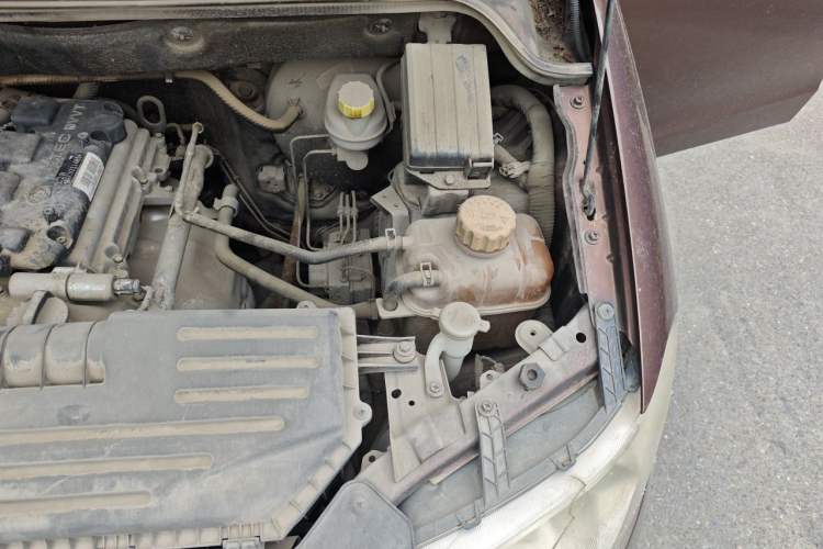 Used Wuling Hongguang 2016 1.5L Restyled S Comfort Version Engine Bay Left