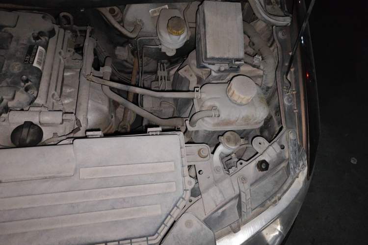 Used Wuling Hongguang 2016 1.5L Restyled S Comfort Version Engine Bay Left