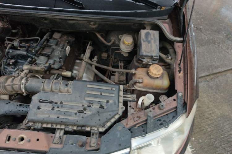 Used Wuling Hongguang 2016 1.5L S Comfort Version Engine Bay Left