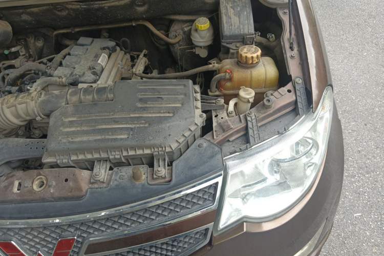 Used Wuling Hongguang 2016 1.5L Restyled S Comfort Version Engine Bay Left