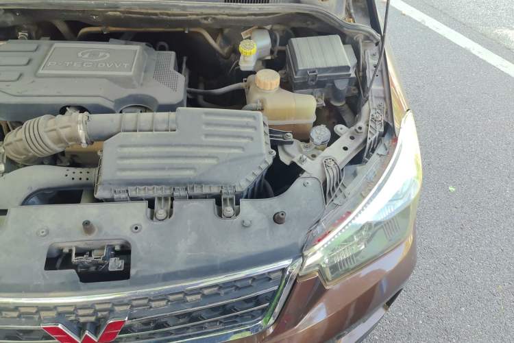 Used Wuling Hongguang 2016 1.5L S1 Deluxe Model China V-standard Engine Bay Left