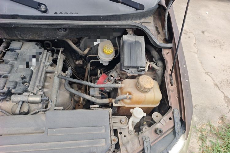 Used Wuling Hongguang 2016 1.5L S Comfort Version Engine Bay Left