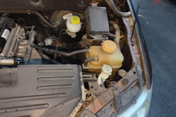 Used Wuling Hongguang 2016 1.5L Restyled S Comfort Version Engine Bay Left