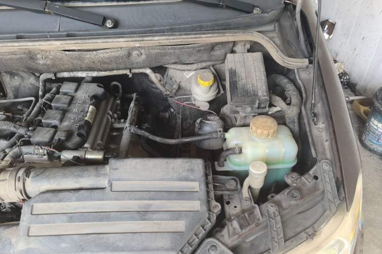 Used Wuling Hongguang 2016 1.5L Restyled S Comfort Version Engine Bay Left