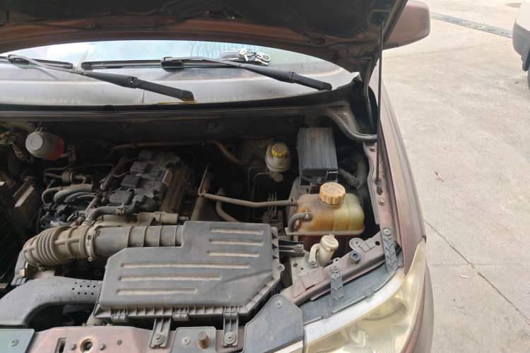 Used Wuling Hongguang 2016 1.5L S Comfort Version Engine Bay Left