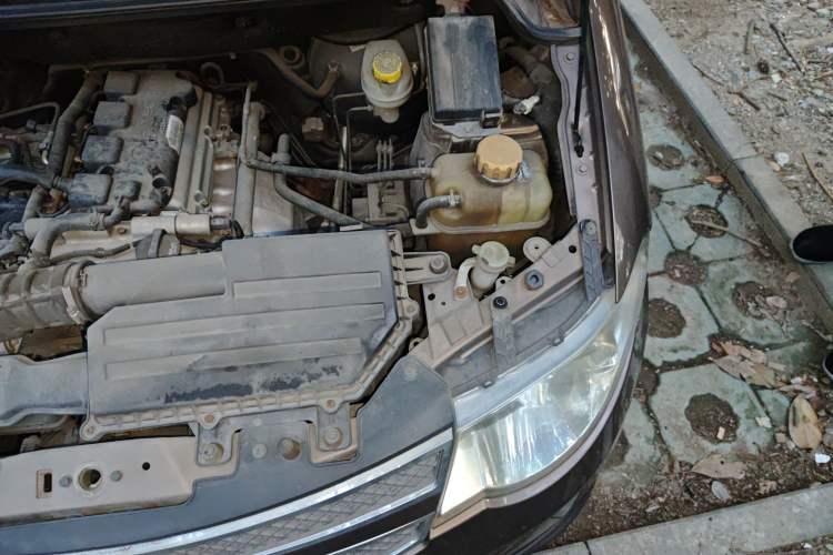 Used Wuling Hongguang 2016 1.5L Restyled S Comfort Version Engine Bay Left