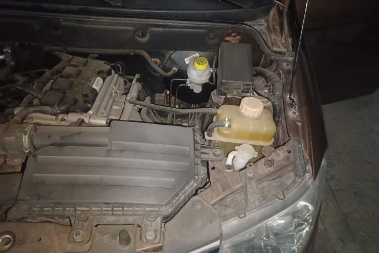 Used Wuling Hongguang 2016 1.5L Restyled S Comfort Version Engine Bay Left