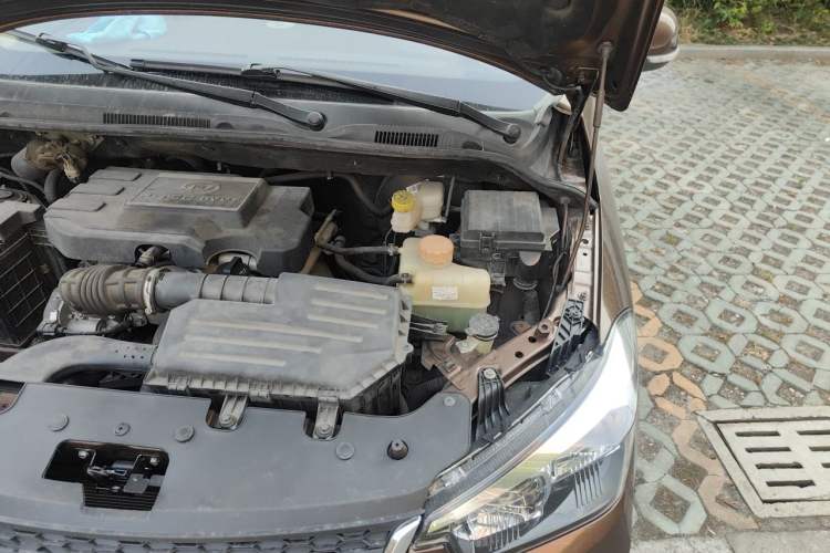 Used Wuling Hongguang 2016 1.5L S1 Deluxe Model China V-standard Engine Bay Left