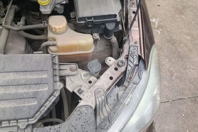 Used Wuling Hongguang 2016 1.5L S1 Deluxe Model China V-standard Engine Bay Left