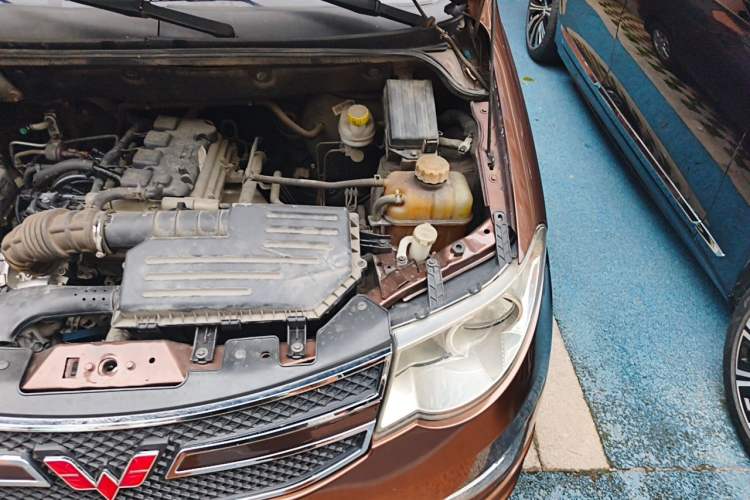 Used Wuling Hongguang 2016 1.5L Restyled S Comfort Version Engine Bay Left