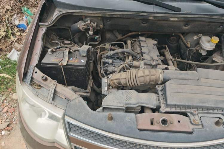 Used Wuling Hongguang 2016 1.5L S1 Deluxe Model China V-standard Engine Bay Right