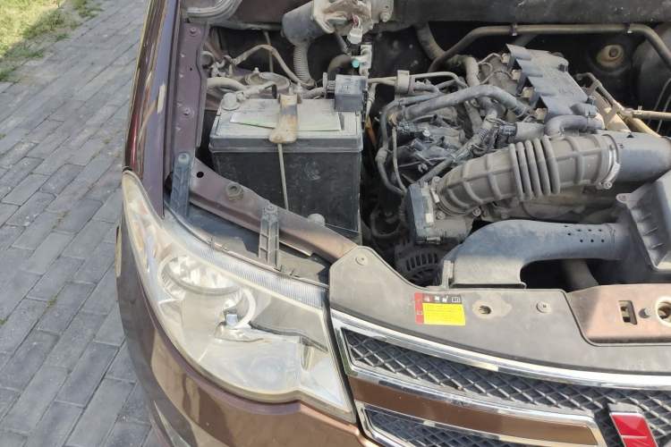 Used Wuling Hongguang 2016 1.5L S Comfort Version Engine Bay Right