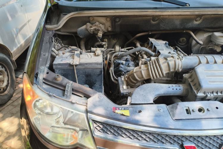 Used Wuling Hongguang 2016 1.5L S Comfort Version Engine Bay Right
