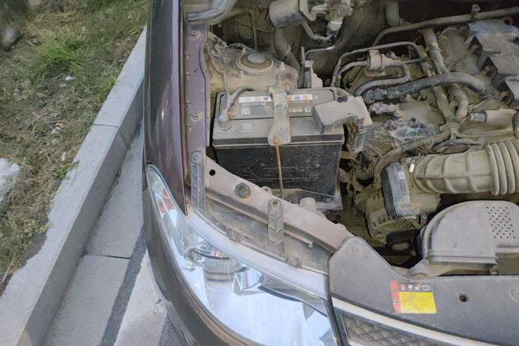 Used Wuling Hongguang 2016 1.5L S Comfort Version Engine Bay Right