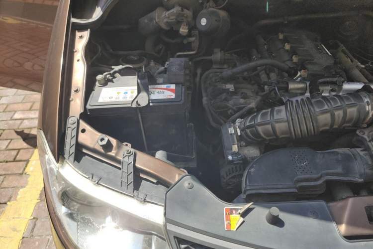 Used Wuling Hongguang 2016 1.5L S Comfort Version Engine Bay Right