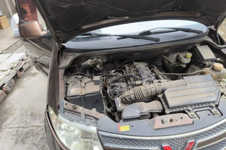 Used Wuling Hongguang 2016 1.5L Restyled S Comfort Version Engine Bay Right