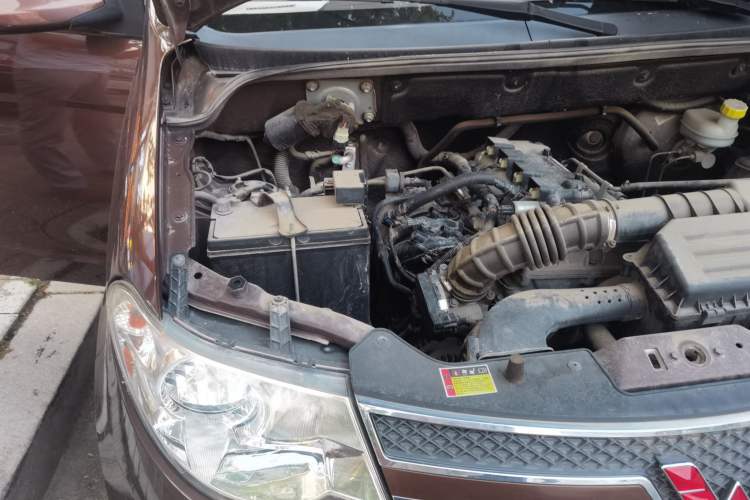 Used Wuling Hongguang 2016 1.5L S Comfort Version Engine Bay Right