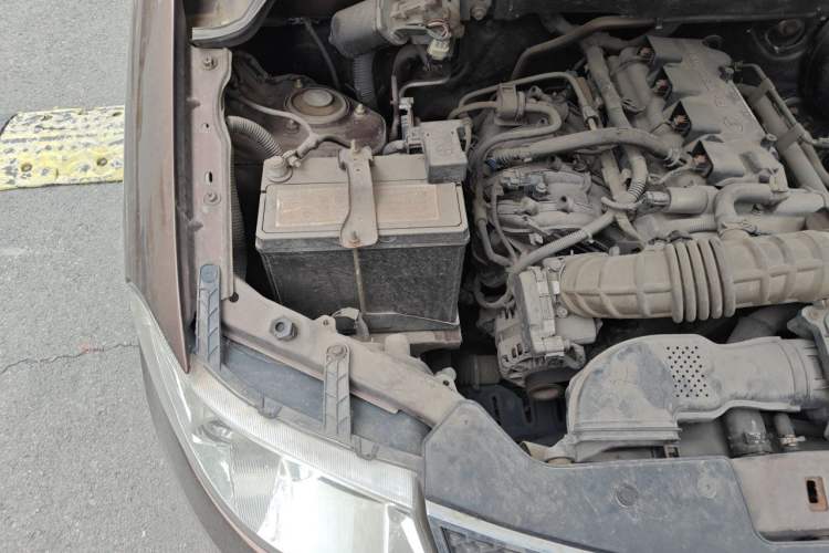 Used Wuling Hongguang 2016 1.5L S Comfort Version Engine Bay Right