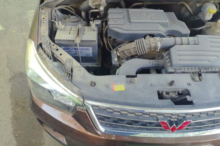 Used Wuling Hongguang 2016 1.5L S1 Deluxe Model China V-standard Engine Bay Right