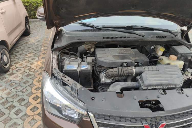 Used Wuling Hongguang 2016 1.5L S1 Deluxe Model China V-standard Engine Bay Right