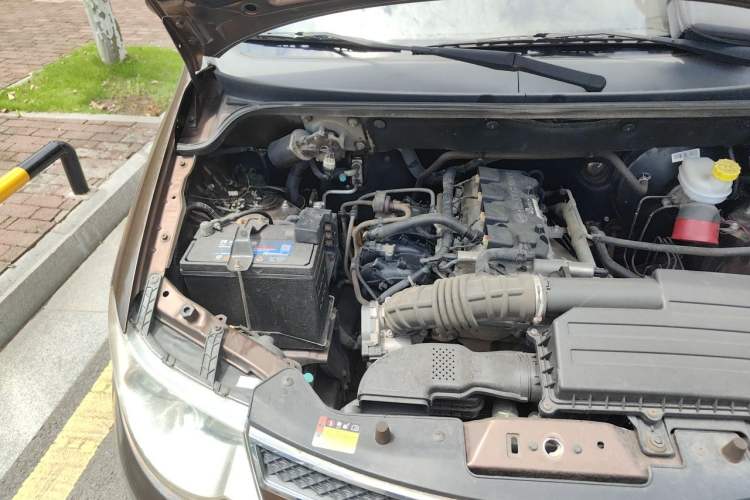 Used Wuling Hongguang 2016 1.5L S Comfort Version Engine Bay Right