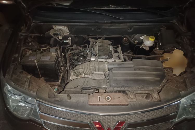 Used Wuling Hongguang 2016 1.5L Restyled S Comfort Version Engine Bay