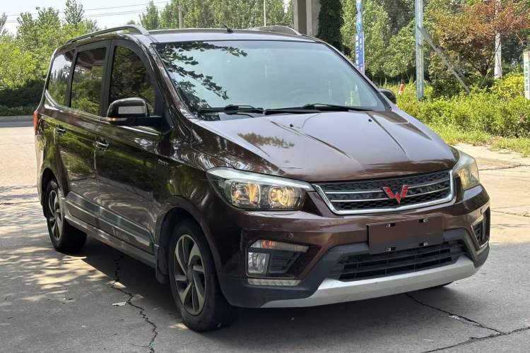 Used Wuling Hongguang 2016 1.5L S1 Deluxe Model China V-standard Front Right 45 Deg