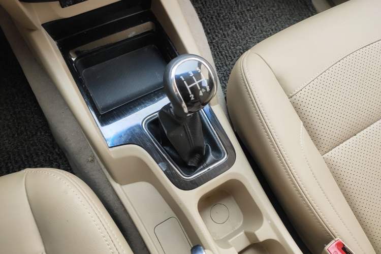Used Wuling Hongguang 2016 1.5L S1 Deluxe Model China V-standard Gear Lever